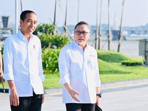 Gaya Zulkifli Hasan ke Lampung Bikin Salfok, Pakai Sneakers Brand Lokal Ini Gaya Zulkifli Hasan ke Lampung Bikin Salfok, Pakai Sneakers Brand Lokal Ini