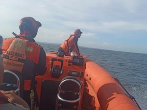 Basarnas Kerahkan Tim Pencari ABK KM Jaya Makmur yang Tenggelam di Sumenep Basarnas Kerahkan Tim Pencari ABK KM Jaya Makmur yang Tenggelam di Sumenep