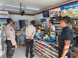 Detik-detik Perampokan Indomaret di Depan Bandara Lombok Detik-detik Perampokan Indomaret di Depan Bandara Lombok