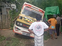 Truk Pengangkut Grup Kecimol Terguling, 1 Pelajar Tewas
