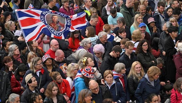 Warga Inggris Antusias Sambut Penobatan Raja Charles