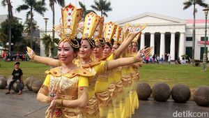Warna-warni Penari Meriahkan World Dance Day di Kota Tua Jakarta
