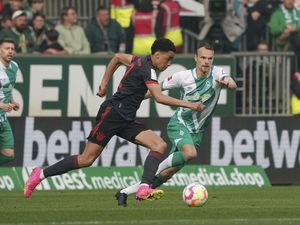 Bremen Vs Bayern: Die Roten Menang 2-1