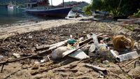 Bersihkan Sampah Plastik untuk Menjaga Bumi Labuan Bajo