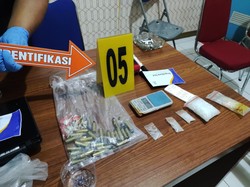 Warga Tangerang Temukan Plastik Berisi Puluhan Peluru di Bawah Pot Tanaman
