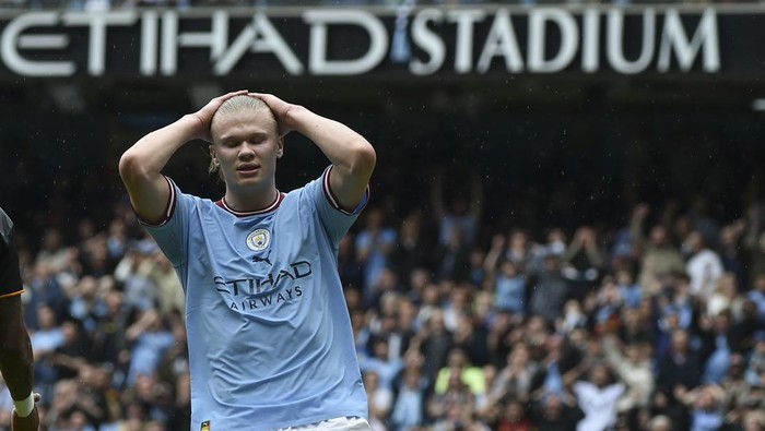 Manchester Citys Erling Haaland reacts after missing an opportunity to score during the English Premier League soccer match between Manchester City and Leeds United at Etihad stadium in Manchester, England, Saturday, May 6, 2023. (AP Photo/Rui Vieira)