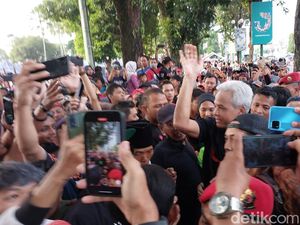Teriakan Glory-Glory Ganjar Presiden Menggema di Alun-Alun Jember Teriakan Glory-Glory Ganjar Presiden Menggema di Alun-Alun Jember