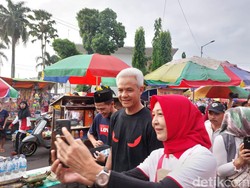 Ganjar Puji Emak-emak Surabaya Manfaatkan Medsos untuk Jualan: Keren Itu!