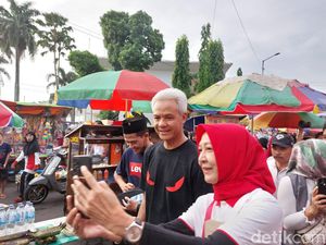 Ganjar Puji Emak-emak Surabaya Manfaatkan Medsos untuk Jualan: Keren Itu! Ganjar Puji Emak-emak Surabaya Manfaatkan Medsos untuk Jualan: Keren Itu!