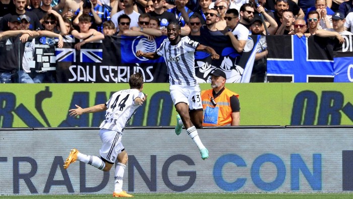 BERGAMO, ITALY - MAY 07: Samuel Iling Junior of Juventus FC celebrates after scoring the opening goal during the Serie A match between Atalanta BC and Juventus at Gewiss Stadium on May 07, 2023 in Bergamo, Italy. (Photo by Giuseppe Cottini/Getty Images)