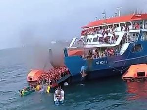 5 Fakta Kebakaran Kapal Feri KMP Royce 1 di Laut Merak 5 Fakta Kebakaran Kapal Feri KMP Royce 1 di Laut Merak