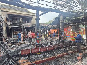 Klenteng di Mojokerto Terbakar, Kerugian Ditaksir Rp 500 Juta Klenteng di Mojokerto Terbakar, Kerugian Ditaksir Rp 500 Juta