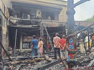 Kebakaran Klenteng di Mojokerto Padam, Api Diduga dari Lilin Kebakaran Klenteng di Mojokerto Padam, Api Diduga dari Lilin