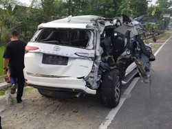 Kadinkes Ngawi Terlibat Kecelakan Beruntun, 3 Orang Luka