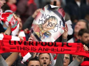 Saat God Save the King Tenggelam Ditelan Sorakan Fans Liverpool Saat God Save the King Tenggelam Ditelan Sorakan Fans Liverpool