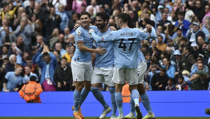 Manchester Citys Ilkay Gundogan, second from left, celebrates with teammates after scoring his sides 2nd goal during the English Premier League soccer match between Manchester City and Leeds United at Etihad stadium in Manchester, England, Saturday, May 6, 2023. (AP Photo/Rui Vieira)