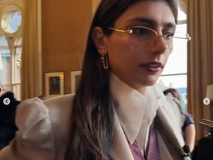 Playboy Pecat Mia Khalifa gegara Dukung Hamas Serang Israel Playboy Pecat Mia Khalifa gegara Dukung Hamas Serang Israel