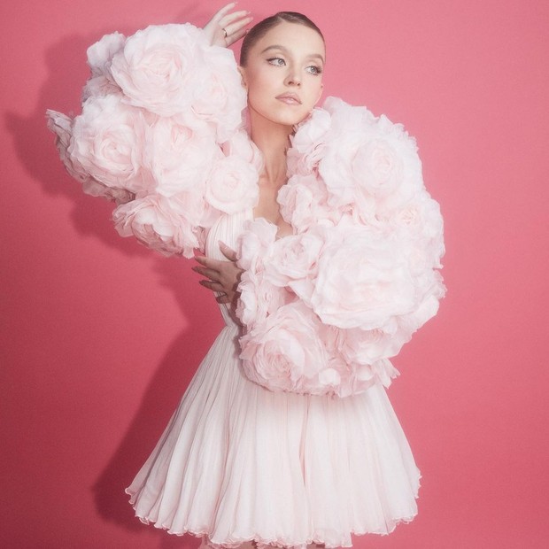Sedang Trend di TikTok, Intip Tips Jadi Soft Girl ala Sydney Sweeney