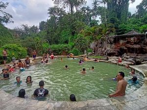 Healing Sambil Berendam Air Panas di Yeh Panes Penatahan Healing Sambil Berendam Air Panas di Yeh Panes Penatahan