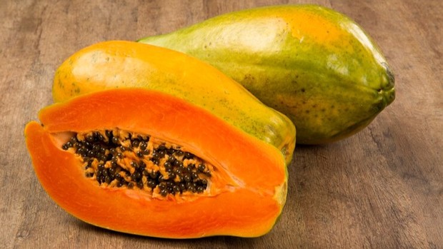 Lindungi kulit dari sinar matahari dengan konsumsi buah ini