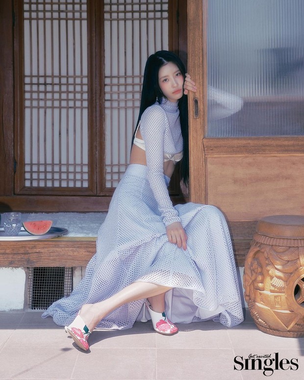 Potret Lee Mi Joo dalam pemotretan bersama majalah Singles/ Foto: instagram.com/singlesmagazine Potret Lee Mi Joo dalam pemotretan bersama majalah Singles