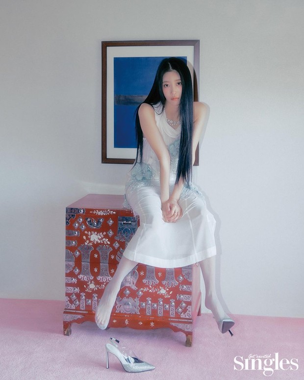 Potret Lee Mi Joo dalam pemotret/an bersama majalah Singles/ Foto: instagram.com/singlesmagazine Potret Lee Mi Joo dalam pemotretan bersama majalah Singles