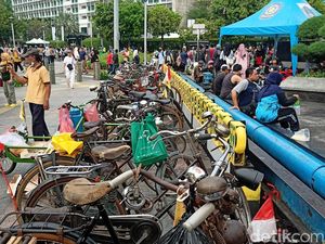 CFD Kembali Digelar, Ramai Komunitas Onthel Halalbihalal di Bundaran HI
