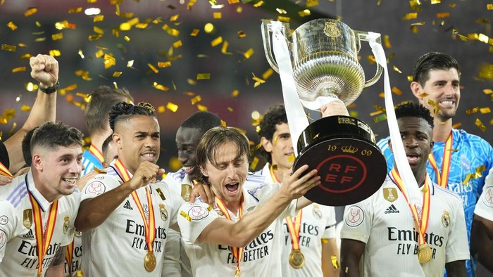 Real Madrids Luka Modric celebrates with the trophy after Madrid defeated Osasuna 2-1 in the Copa del Rey soccer final at La Cartuja stadium in Seville, Spain, Saturday, May 6, 2023. (AP Photo/Jose Breton)