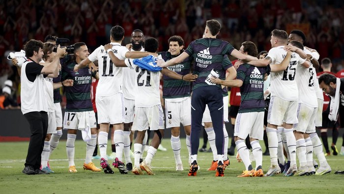 Soccer Football - Copa del Rey - Final - Real Madrid v Osasuna - Estadio de La Cartuja, Seville, Spain - May 6, 2023 Real Madrid players celebrate after winning the Copa del Rey REUTERS/Jon Nazca