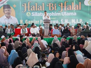 Silaturahmi ke Ponpes di Jember, Ganjar Disambut Ribuan Ulama-Santri