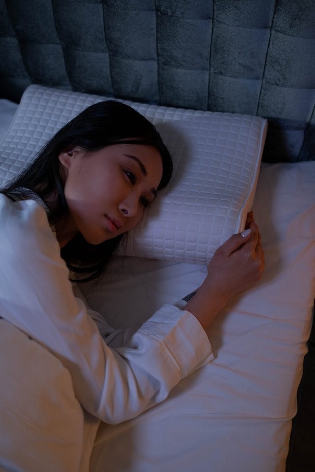 Tanda terlalu banyak mengonsumsi gula ialah bisa menyebabkan sulit tidur.
