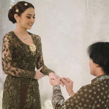 7 Foto Lamaran Rizky Febian dan Mahalini yang Bernuansa Hijau Army