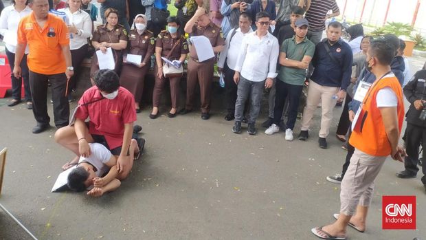 Eks Kabag Bin Ops Direktorat Narkoba Polda Sumut AKBP Achiruddin sempat memprotes rekonstruksi yang dilakukan penyidik Polda Sumut atas kasus penganiyaan yang dilakukan anaknya Aditya Hasibuan terhadap Ken Admiral.