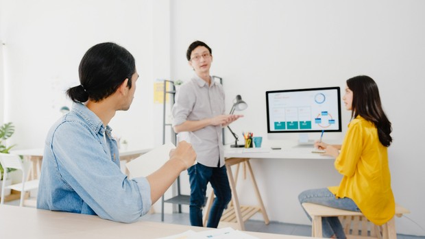 Berlatih dengan rekan atau keluarga /Foto:Freepik/ tirachardz