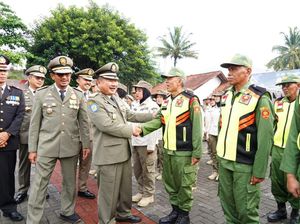 Pemkab Garut Gelar Upacara Peringatan HUT Satpol PP dan Satlinmas Pemkab Garut Gelar Upacara Peringatan HUT Satpol PP dan Satlinmas