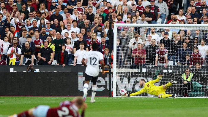 David De Gea, David De Gea vs West Ham Soccer Football - Premier League - West Ham United v Manchester United - London Stadium, London, Britain - May 7, 2023 West Ham United's Said Benrahma scores their first goal past Manchester United's David de Gea Action Images via Reuters/Matthew Childs EDITORIAL USE ONLY. No use with unauthorized audio, video, data, fixture lists, club/league logos or 'live' services. Online in-match use limited to 75 images, no video emulation. No use in betting, games or single club /league/player publications. Please contact your account representative for further details.