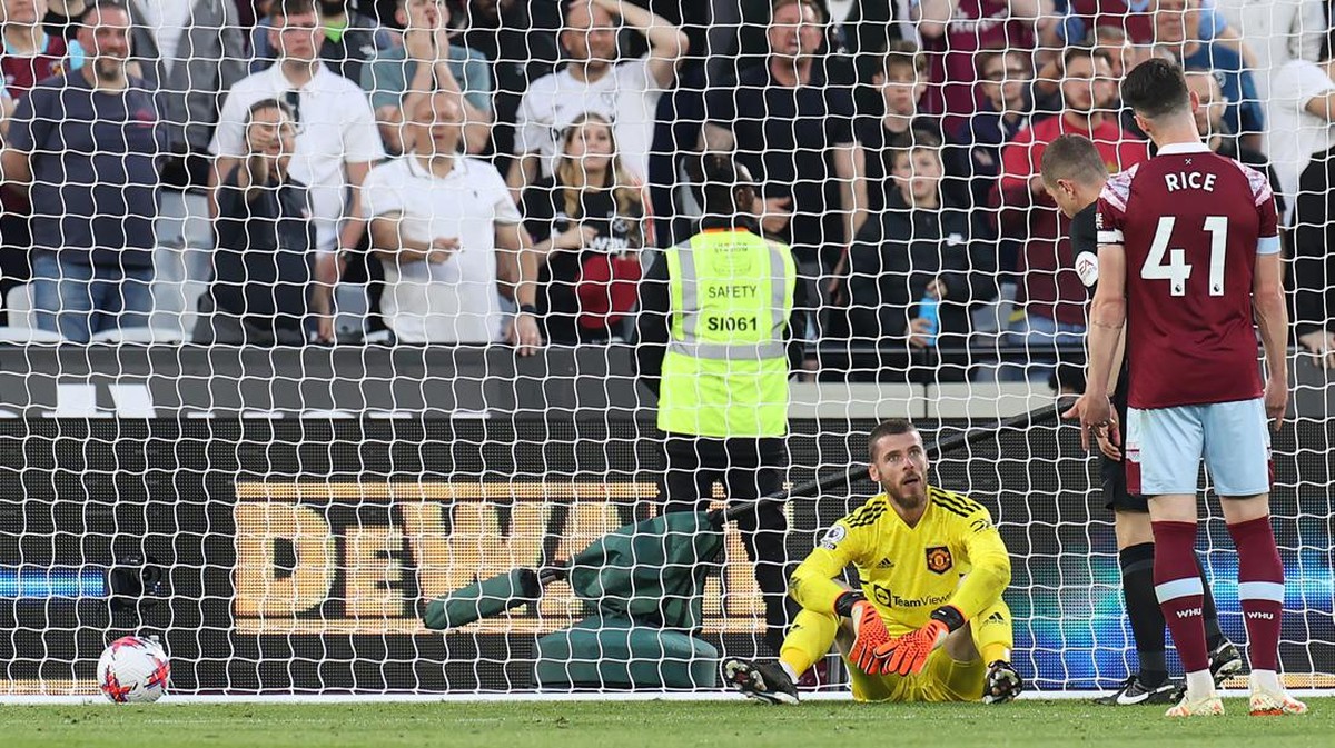 Erik Ten Hag tak mau menyalahkan David de Gea atas kekalahan lawan West Ham United (Foto: Matthew Peters/Manchester United via Getty Images)