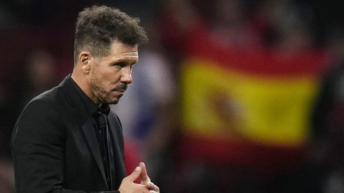 Atletico Madrids head coach Diego Simeone walks after the group B Champions League soccer match between Atletico Madrid and Bayer 04 Leverkusen at the Civitas Metropolitano stadium in Madrid, Spain, Wednesday, Oct. 26, 2022. (AP Photo/Manu Fernaandez)