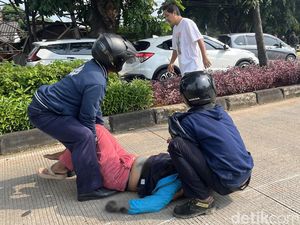 Dua Pengendara Motor Terlibat Kecelakaan di Jalur TransJakarta Jaktim