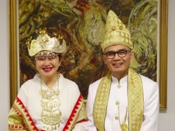 Hadir di Penobatan Raja Charles, Dubes RI Berbaju Adat Lampung