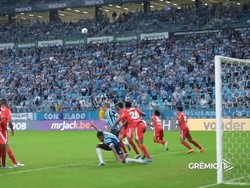 Video Gol Cantik Luis Suarez di Liga Brasil