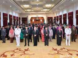 Siswa Banyak Diterima PTN Tanpa Tes, Khofifah Beri Apresiasi Guru di Jatim