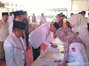 Mobil Dinas Gubernur Sumbar Diusir Bawaslu saat Daftar Caleg, Ini Kata Pemprov Mobil Dinas Gubernur Sumbar Diusir Bawaslu saat Daftar Caleg, Ini Kata Pemprov