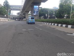Ini Kondisi Jalan Depan Kejagung yang Bopeng-bopeng Menanti Perbaikan Ini Kondisi Jalan Depan Kejagung yang Bopeng-bopeng Menanti Perbaikan