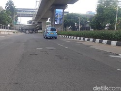 Ini Kondisi Jalan Depan Kejagung yang Bopeng-bopeng Menanti Perbaikan