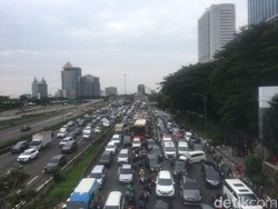 Jalan TB Simatupang Arah Fatmawati Macet Pagi Ini