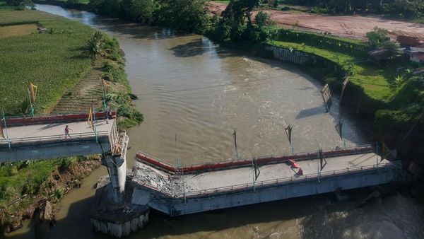 Sungai Meluap, Jembatan Bantuan BNPB Senilai Rp Rp 25,4 M Ambruk