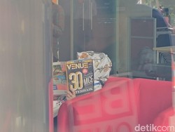 Majalah Tahun 2013 Tameng Kadinkes Lampung di KPK demi Tutupi Wajah