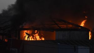 Pabrik Cat di Jakarta Utara Terbakar, 32 Unit Damkar Diterjunkan