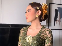 Mahalini Bergaya Gadis Bali Pakai Kebaya Hijau Saat Dilamar Rizky Febian
